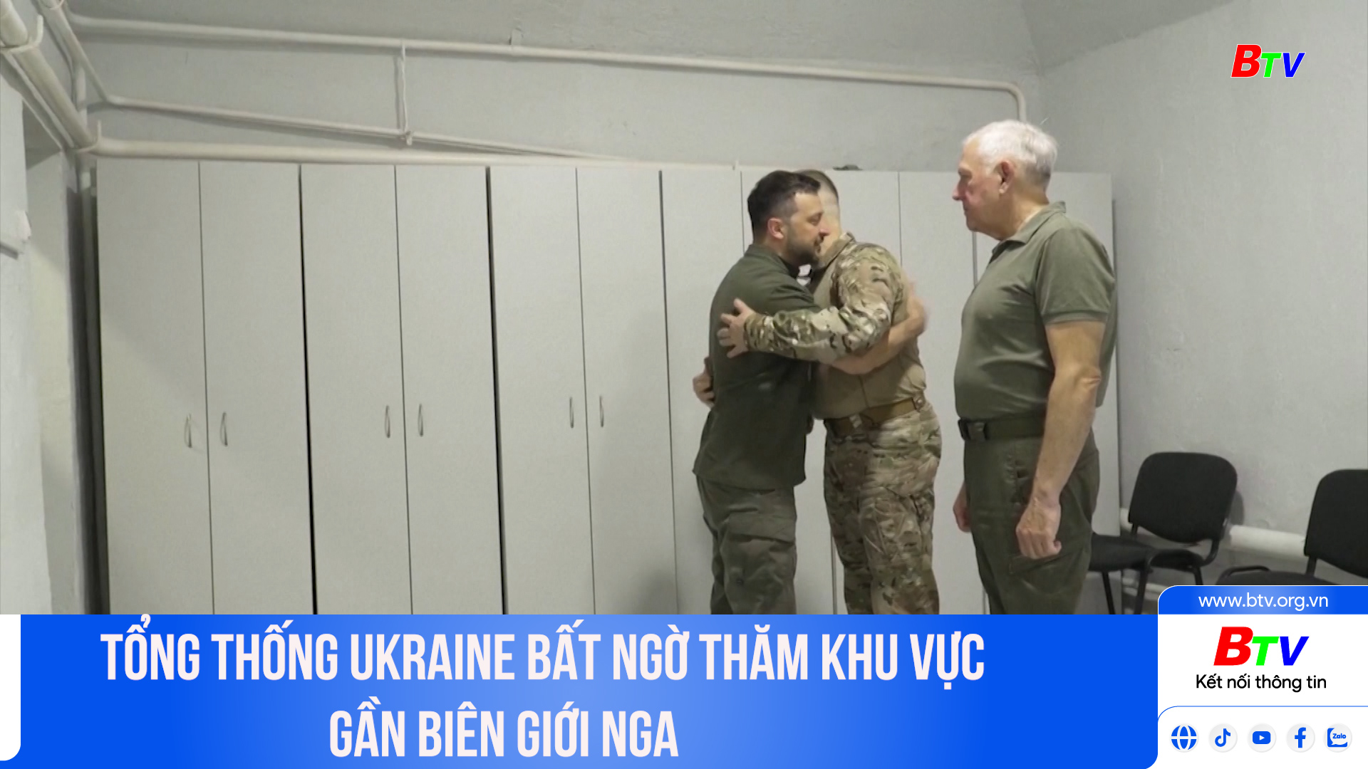 Tổng thống Ukraine bất ngờ thăm khu vực gần biên giới Nga