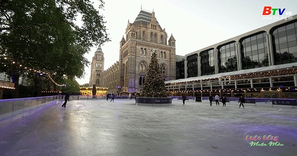 Mùa trượt băng cuối cùng trước bảo tàng lịch sử tự nhiên Luân Đôn