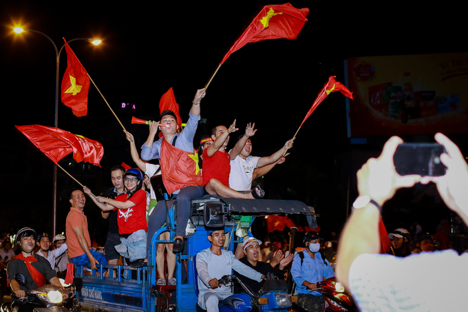 Người dân TP Hồ Chí Minh không ngủ mừng chiến thắng U23 Việt Nam