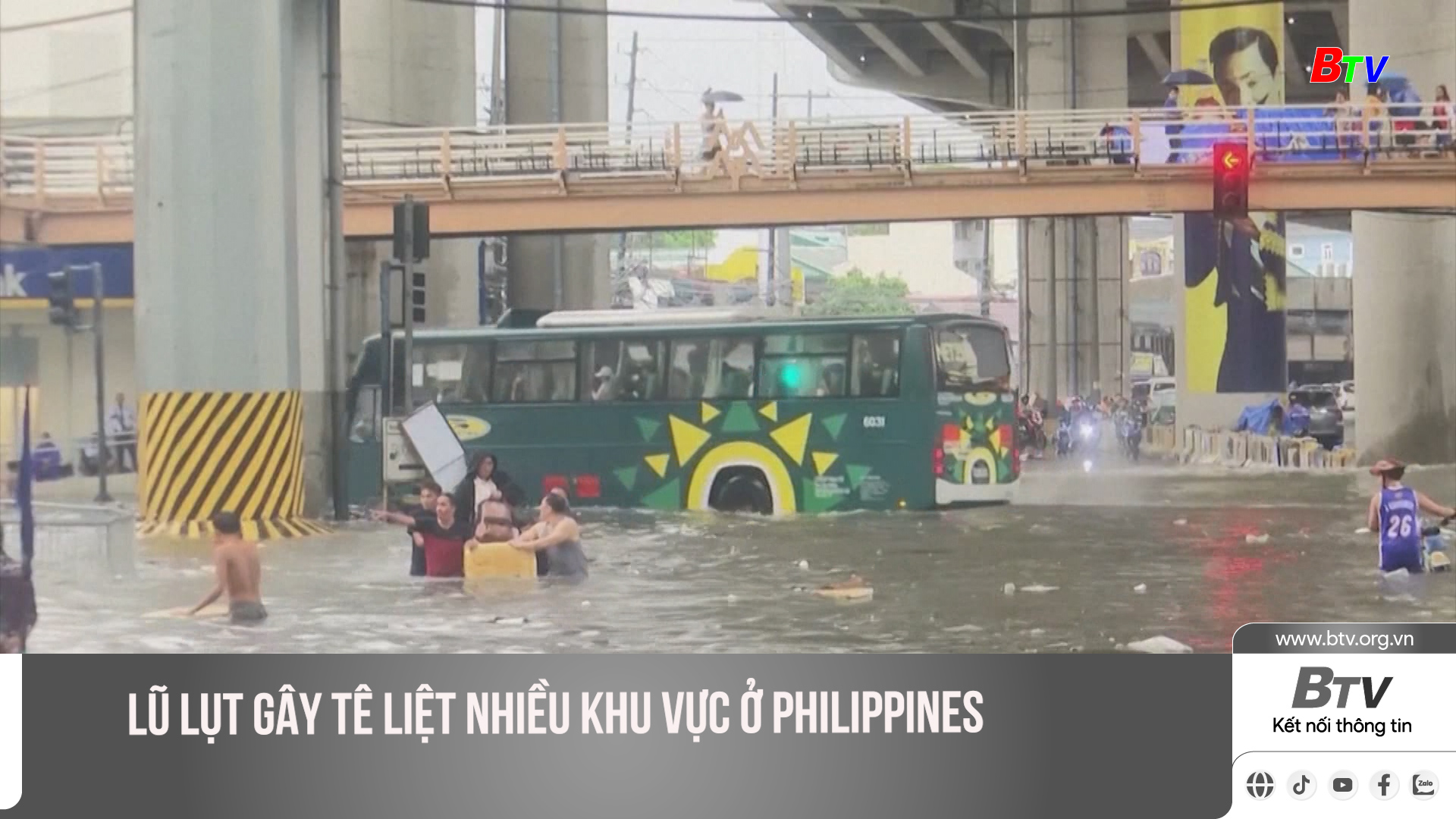 Lũ lụt gây tê liệt nhiều khu vực ở Philippines