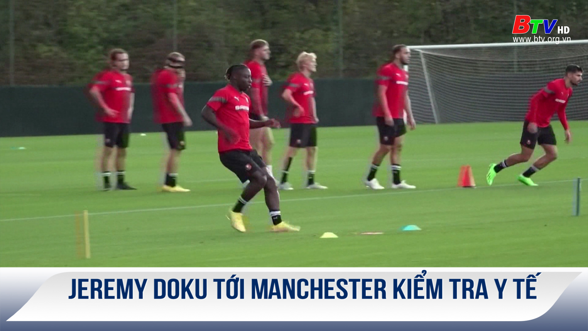 Jeremy Doku tới Manchester kiểm tra y tế