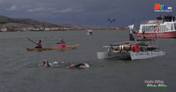 Thử thách bơi qua hồ Titicaca để kêu gọi bảo vệ môi trường