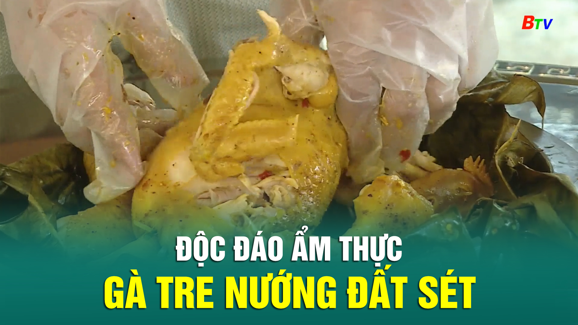 Độc đáo ẩm thực gà tre nướng đất sét