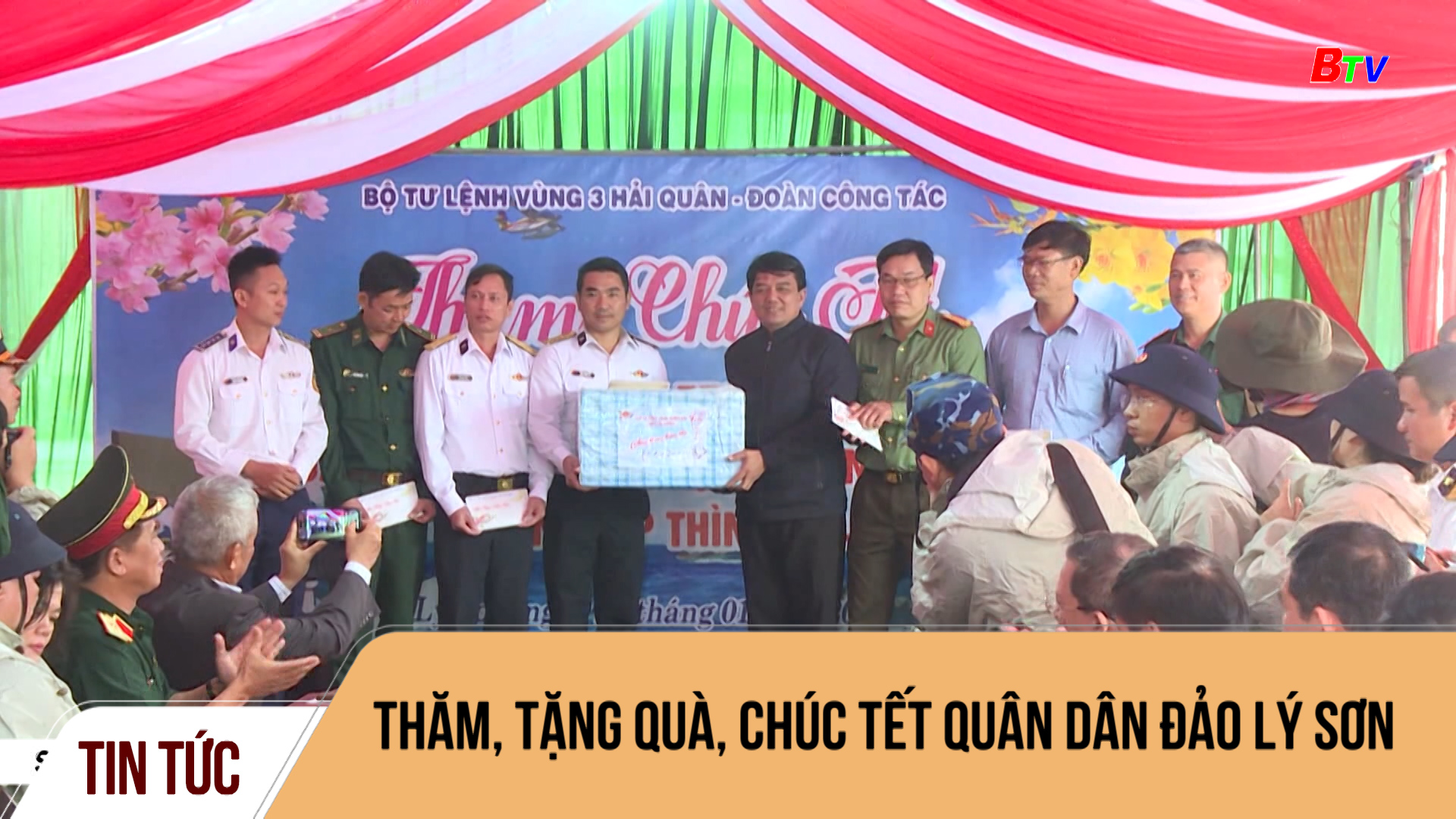 Thăm, tặng quà, chúc Tết quân dân đảo Lý Sơn