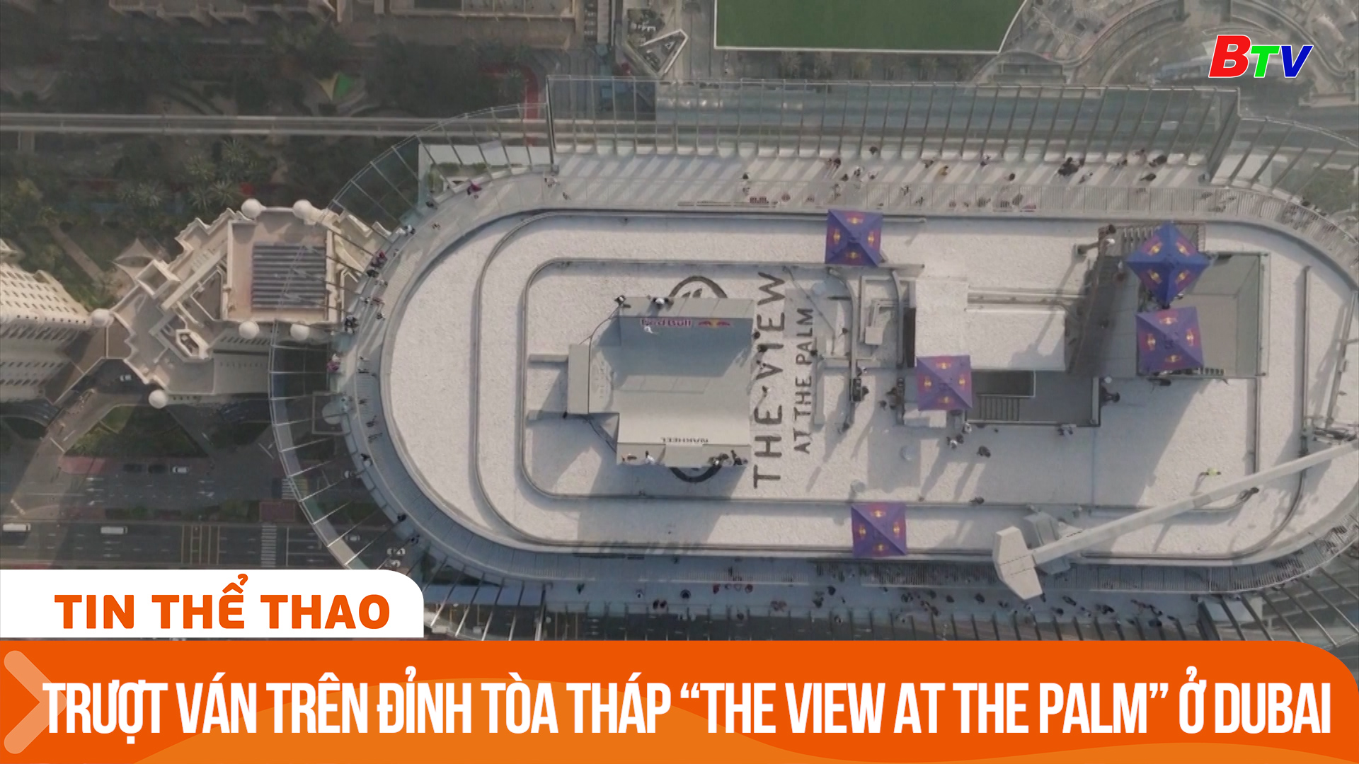 Trượt ván trên đỉnh tòa tháp “The View At The Palm” ở Dubai | Tin Thể thao 24h