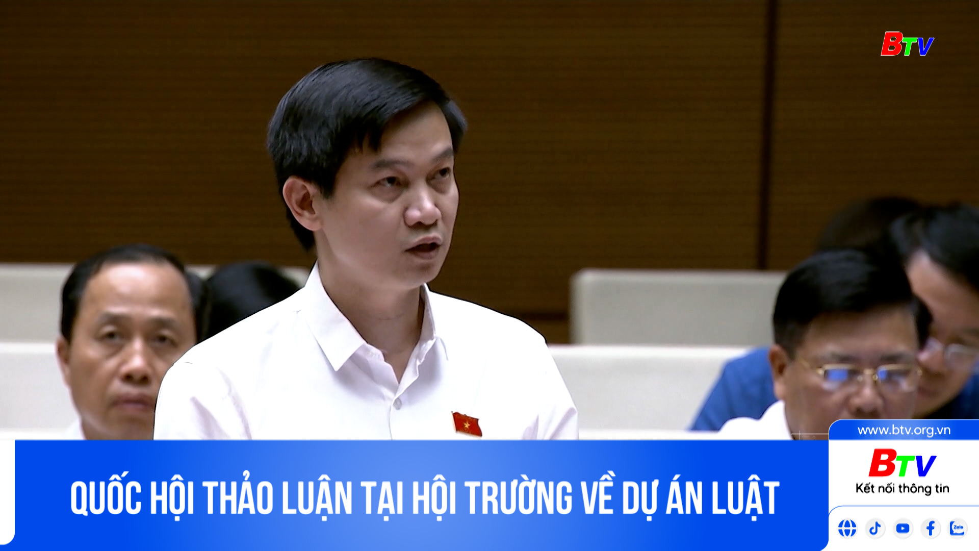 Quốc hội thảo luận tại hội trường về dự án Luật Dược