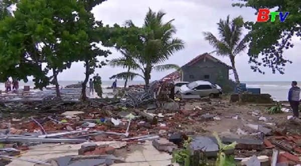 Thương vong vì sóng thần ở Indonesia tiếp tục tăng cao