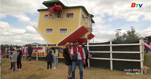 Độc đáo căn nhà lộn ngược ở Colombia