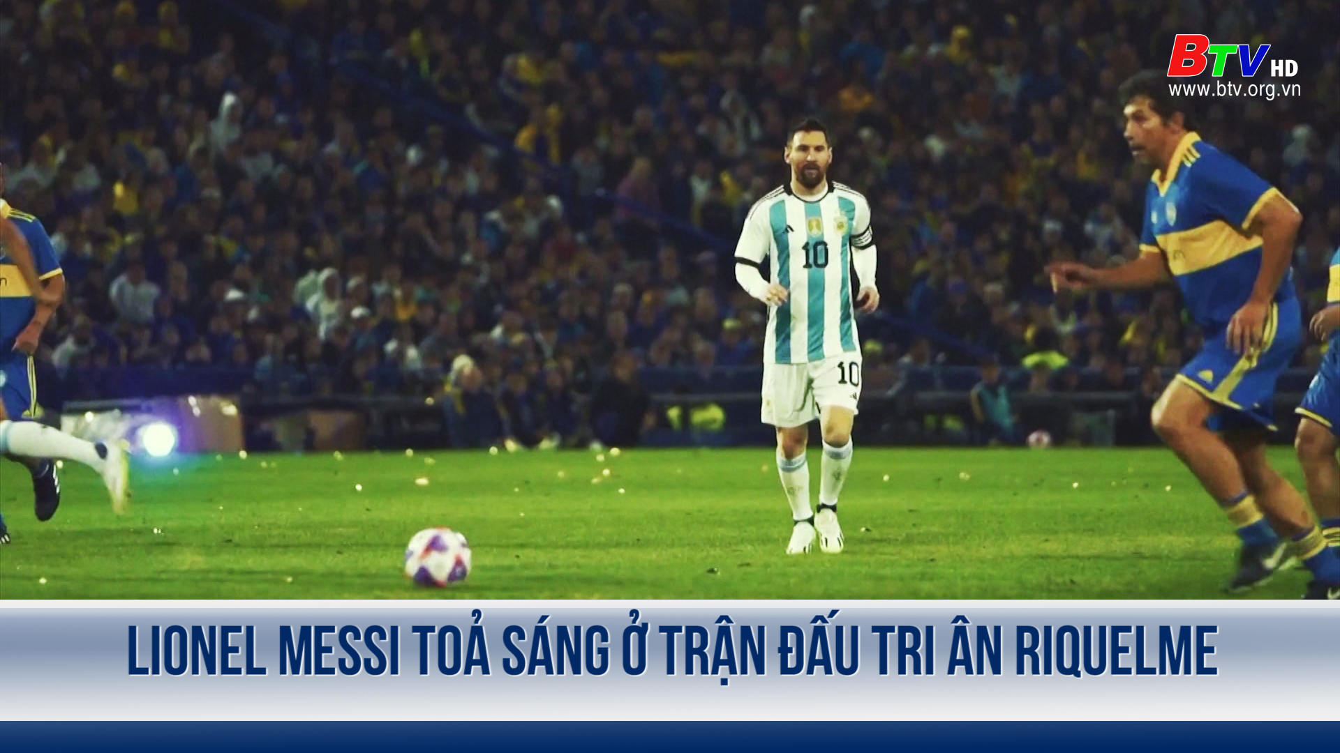 Lionel Messi toả sáng ở trận đấu tri ân Riquelme