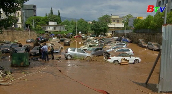 Hy Lạp đối mặt với lũ lụt đột ngột lớn sau thảm họa cháy rừng