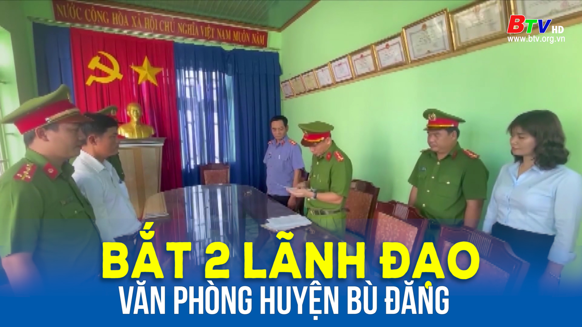 Bình Phước bắt 2 lãnh đạo văn phòng huyện Bù Đăng 