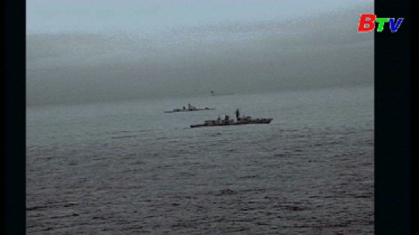 Tàu chiến Anh 'hộ tống' tàu Nga trong kỳ nghỉ lễ