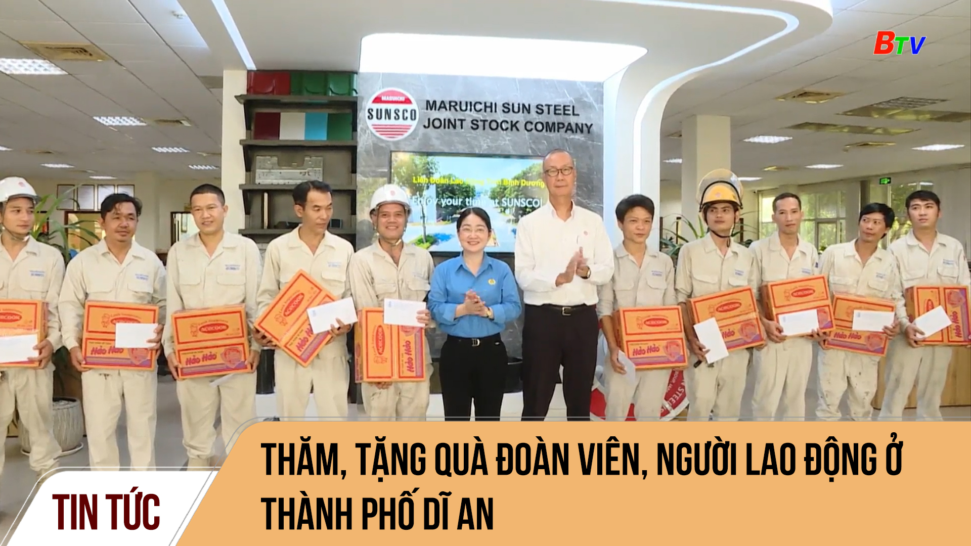 Thăm, tặng quà đoàn viên, người lao động ở thành phố Dĩ An