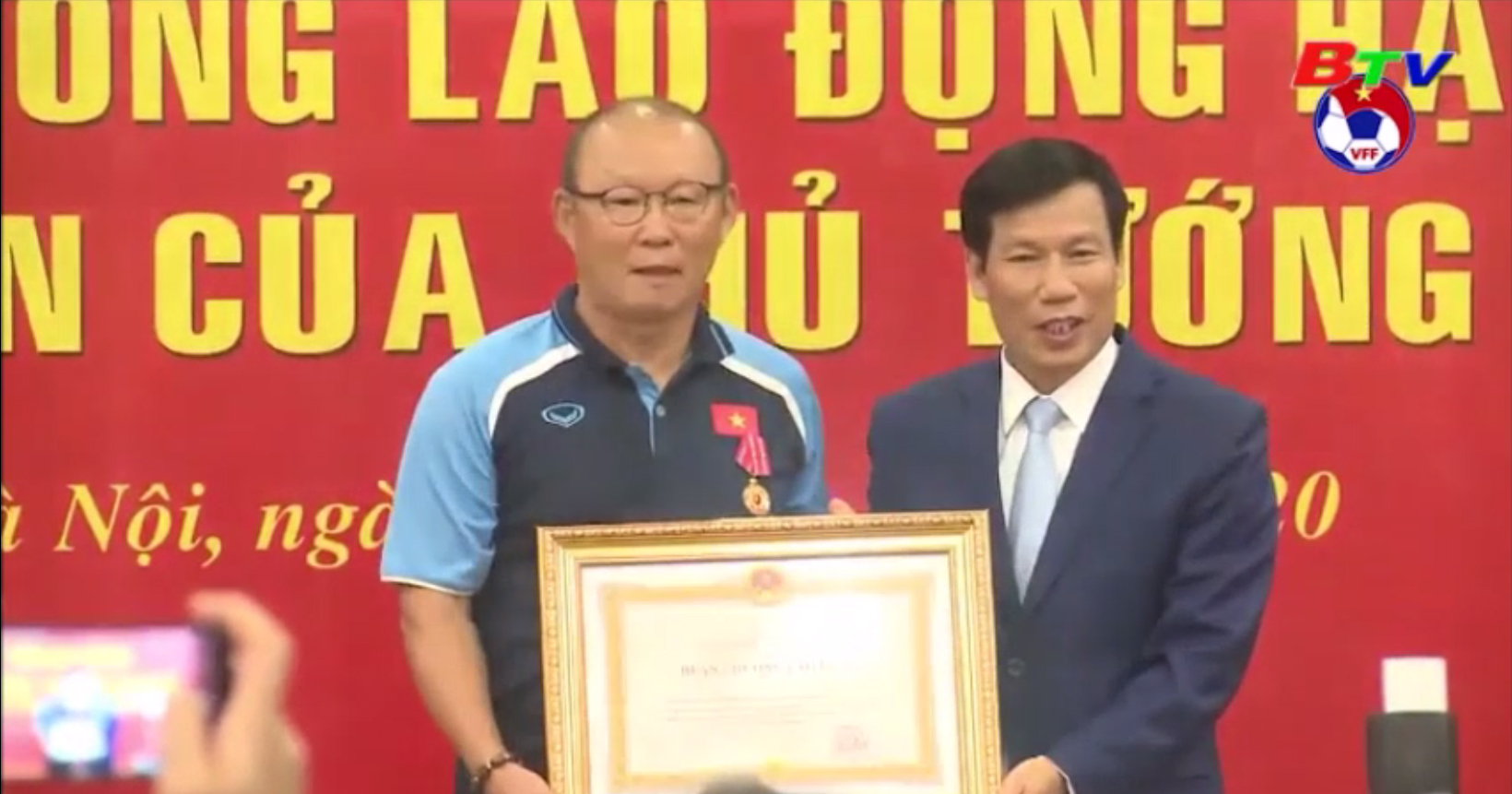 HLV trưởng Park Hang-seo nhận Huân chương Lao động hạng Nhì