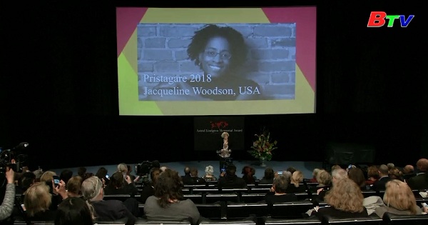 Nhà văn người Mỹ Jacqueline Woodson đạt giải tưởng niệm Astrid Lindgren