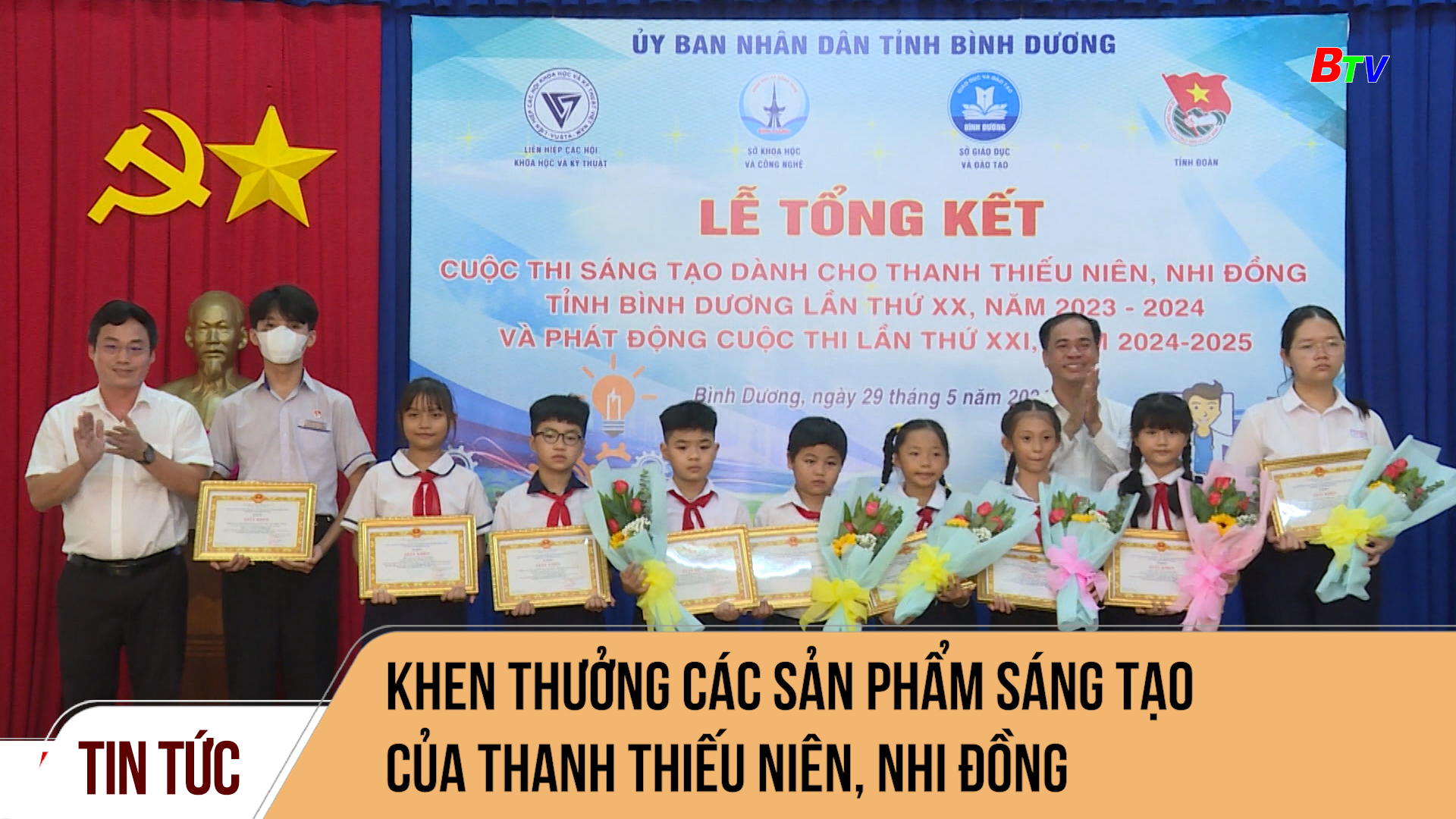 Khen thưởng các sản phẩm sáng tạo của thanh thiếu niên, nhi đồng