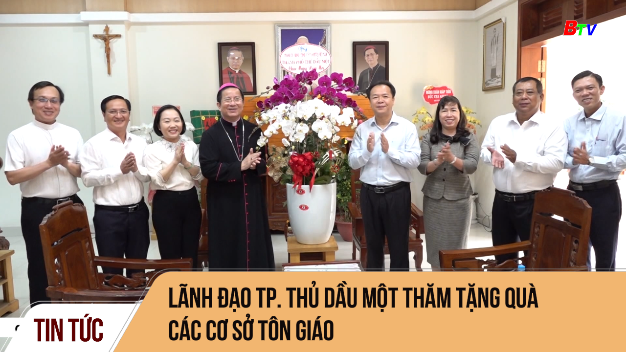 Lãnh đạo Tp. Thủ Dầu Một thăm tặng quà các cơ sở tôn giáo