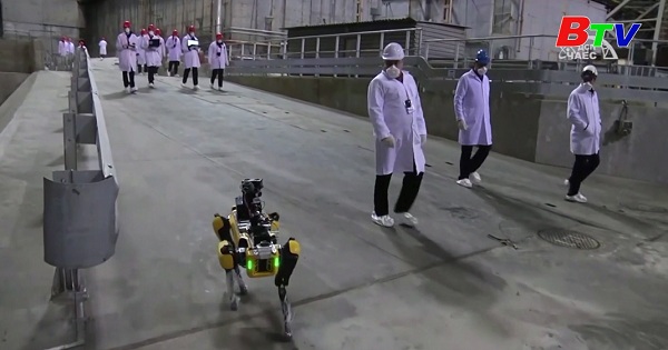 Dùng chó Robot để đo phóng xạ tại Chernobyl, Ukraine