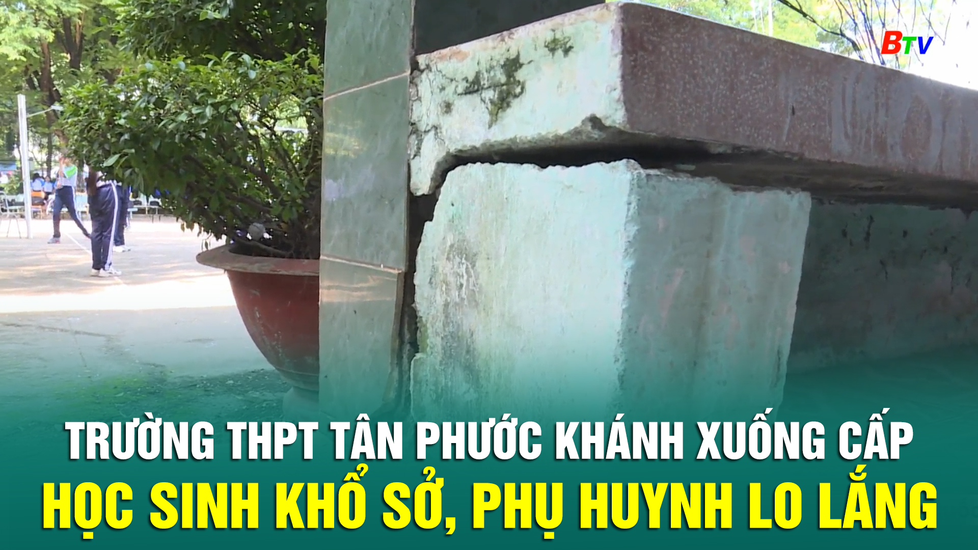 Trường THPT Tân Phước Khánh xuống cấp, học sinh khổ sở, phụ huynh lo lắng