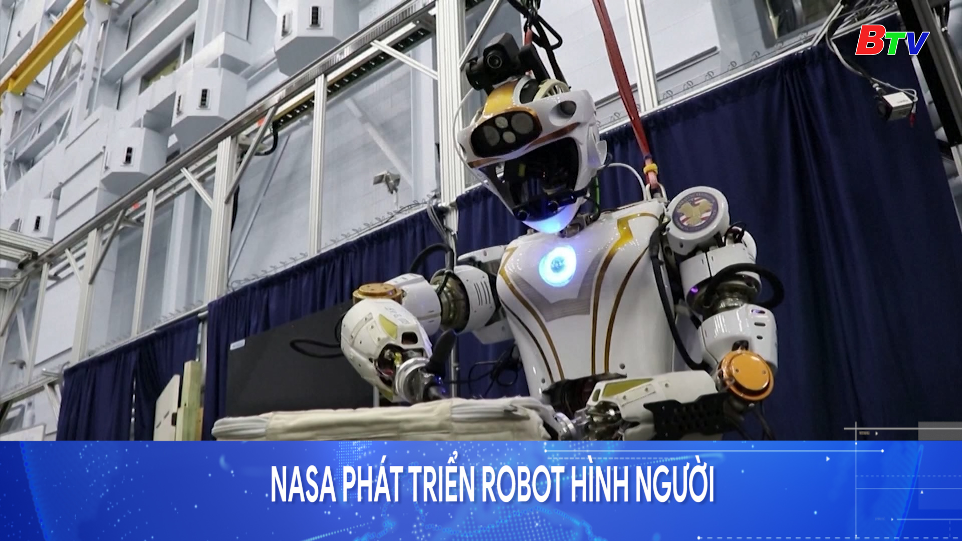 NASA phát triển robot hình người